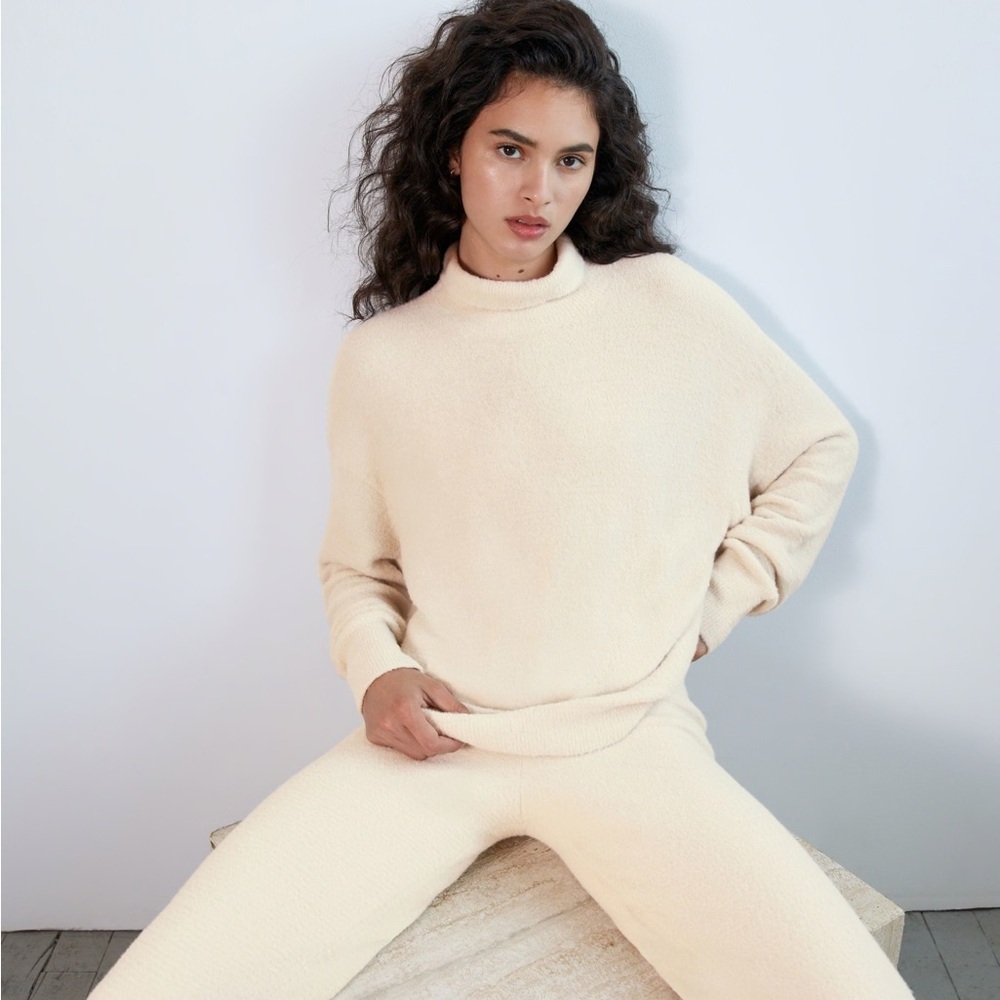 Aritzia Wilfred Free Hush Knit Turtleneck Sweater in Cream